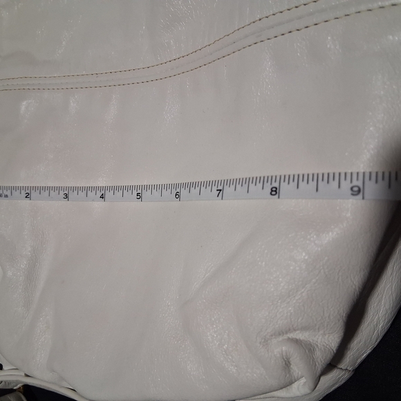 SAS White Leather Shoulder Bag with Soft Structure - Picture 4 of 8
